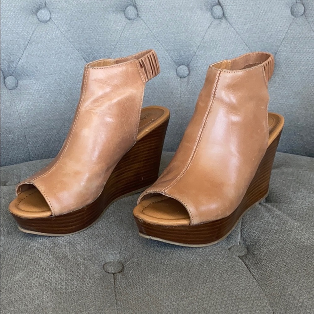 Kenneth Cole wedges